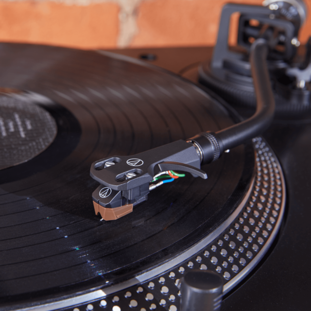 Audio Technica AT-VM95SH/H VM95 Series Shibata Stereo Cartridge on AT-HS6 Headshell 