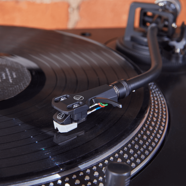 Audio Technica AT-VM95SP/H VM95 Series 78RPM SP Stereo Cartridge on AT-HS6 Headshell