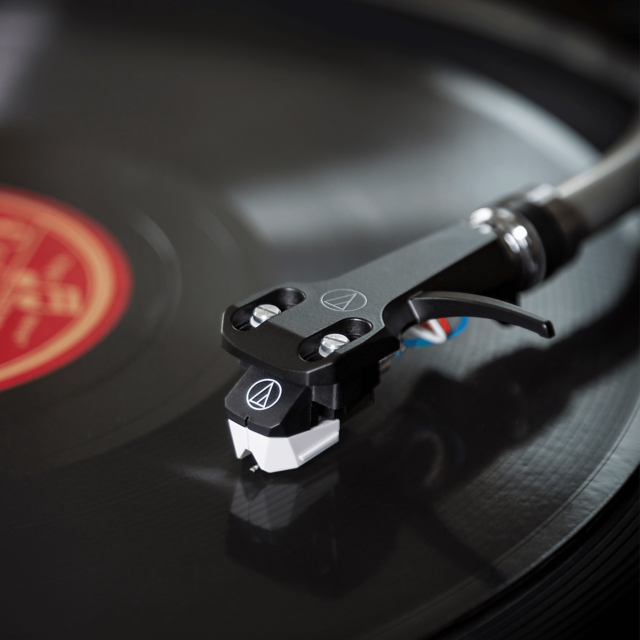 Audio Technica AT-VM95SP/H VM95 Series 78RPM SP Stereo Cartridge on AT-HS6 Headshell