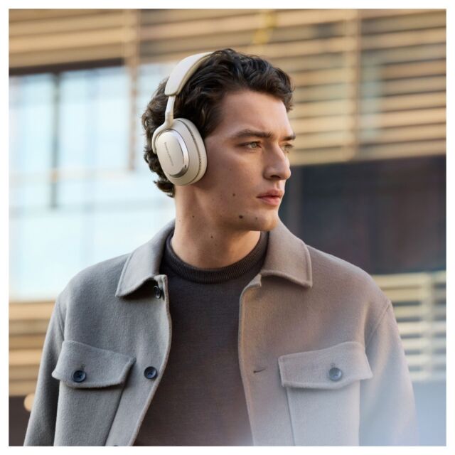 Bowers + Wilkins PX7 S3 Over-Ear Noise Cancelling Wireless Bluetooth Headphones Canvas white