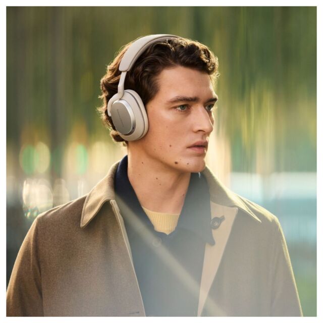 Bowers + Wilkins PX7 S3 Over-Ear Noise Cancelling Wireless Bluetooth Headphones Canvas white