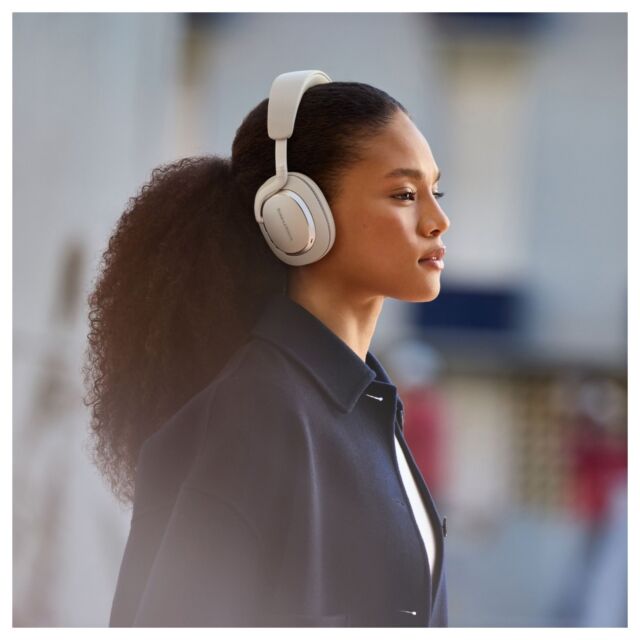 Bowers + Wilkins PX7 S3 Over-Ear Noise Cancelling Wireless Bluetooth Headphones Canvas white
