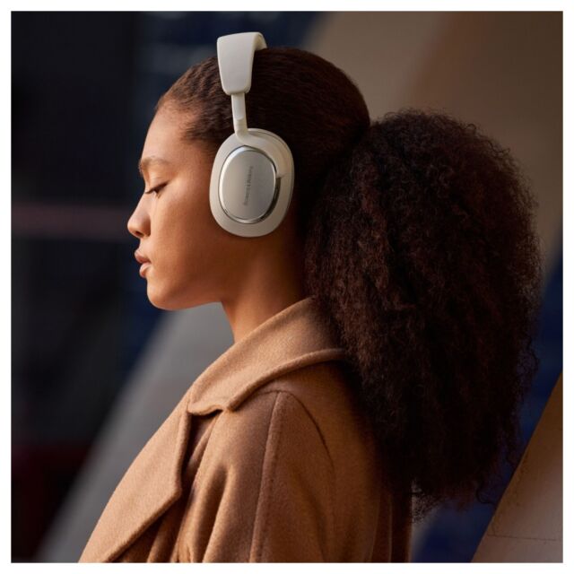 Bowers + Wilkins PX7 S3 Over-Ear Noise Cancelling Wireless Bluetooth Headphones Canvas white