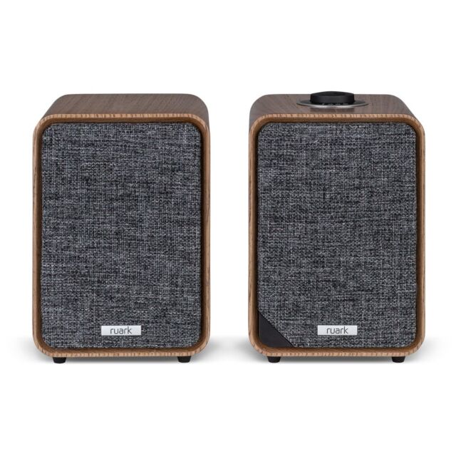 Pro-Ject DEBUTCARBON EVO Turntable With Ruark Mr1 Mk3 Walnut Speakers Pair Hi-Fi Package