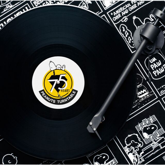 Pro-Ject PEANUTS Limited Edition Turntable