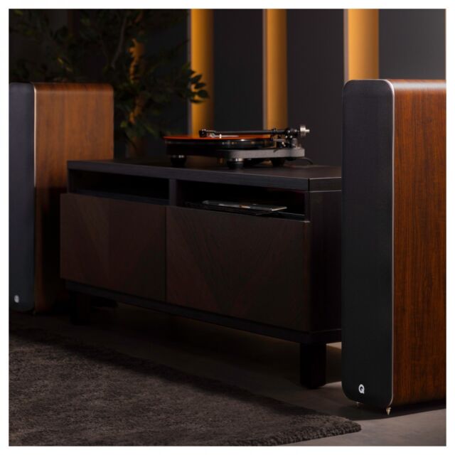 Q Acoustics M40 Bluetooth Powered Floor standing Speakers in Walnut