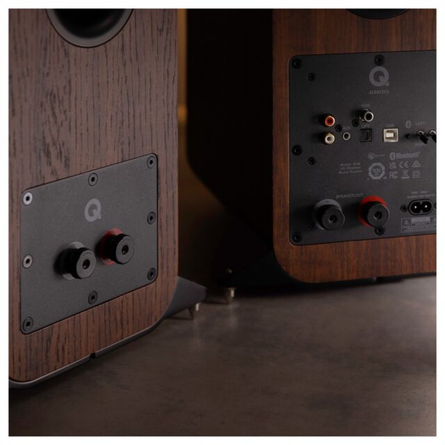 Q Acoustics M40 Bluetooth Powered Floor standing Speakers in Walnut