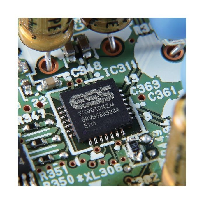 YAMAHA RN600A  Network Stereo Receiver in Silver