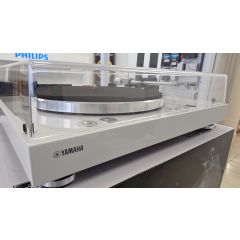 Yamaha TTN503WH Vinyl 500 Turntable And Streamer In White - Ex-Display Clearance