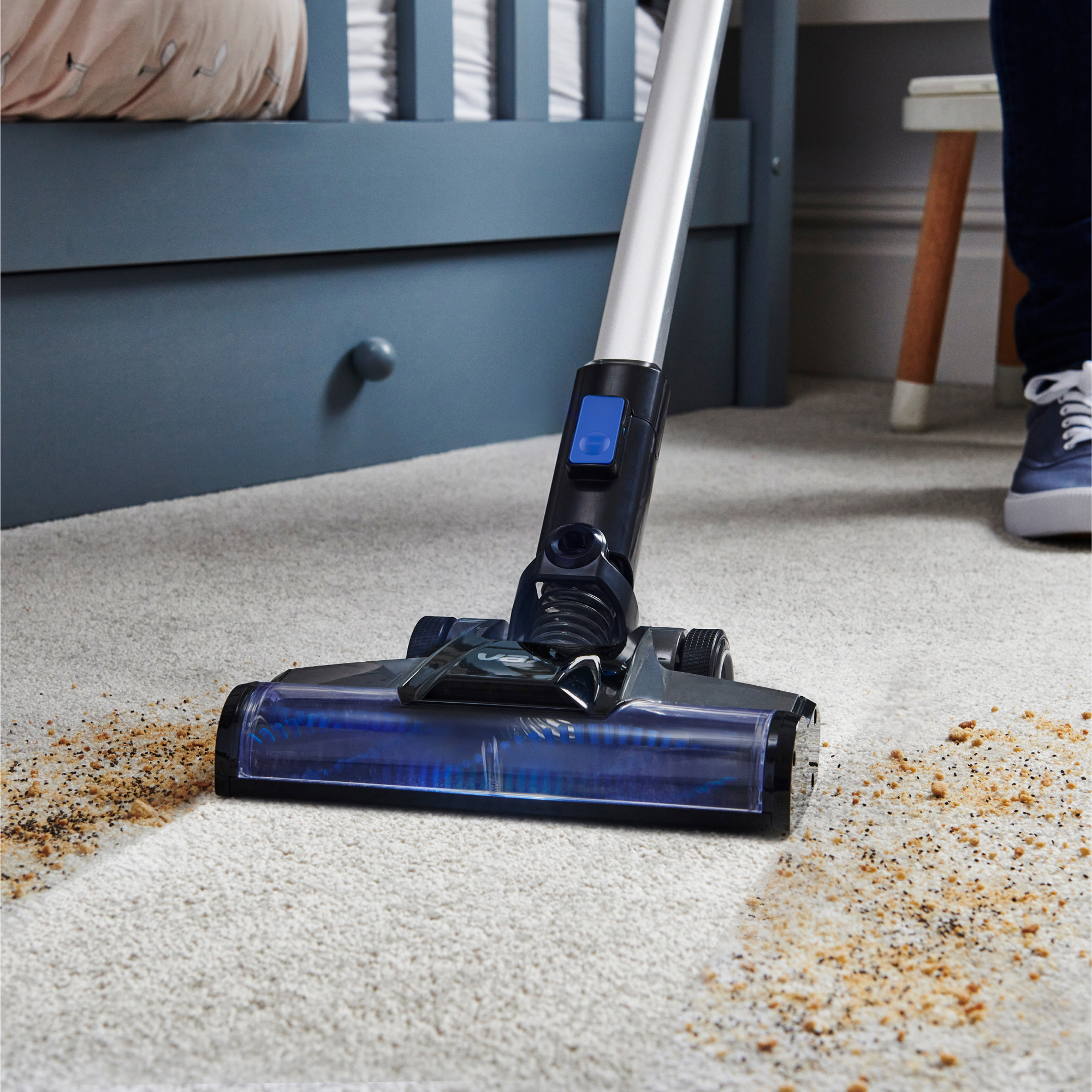 Side view of VAX CLSV-PAKS Cordless Vacuum Cleaner - Graphite & Blue