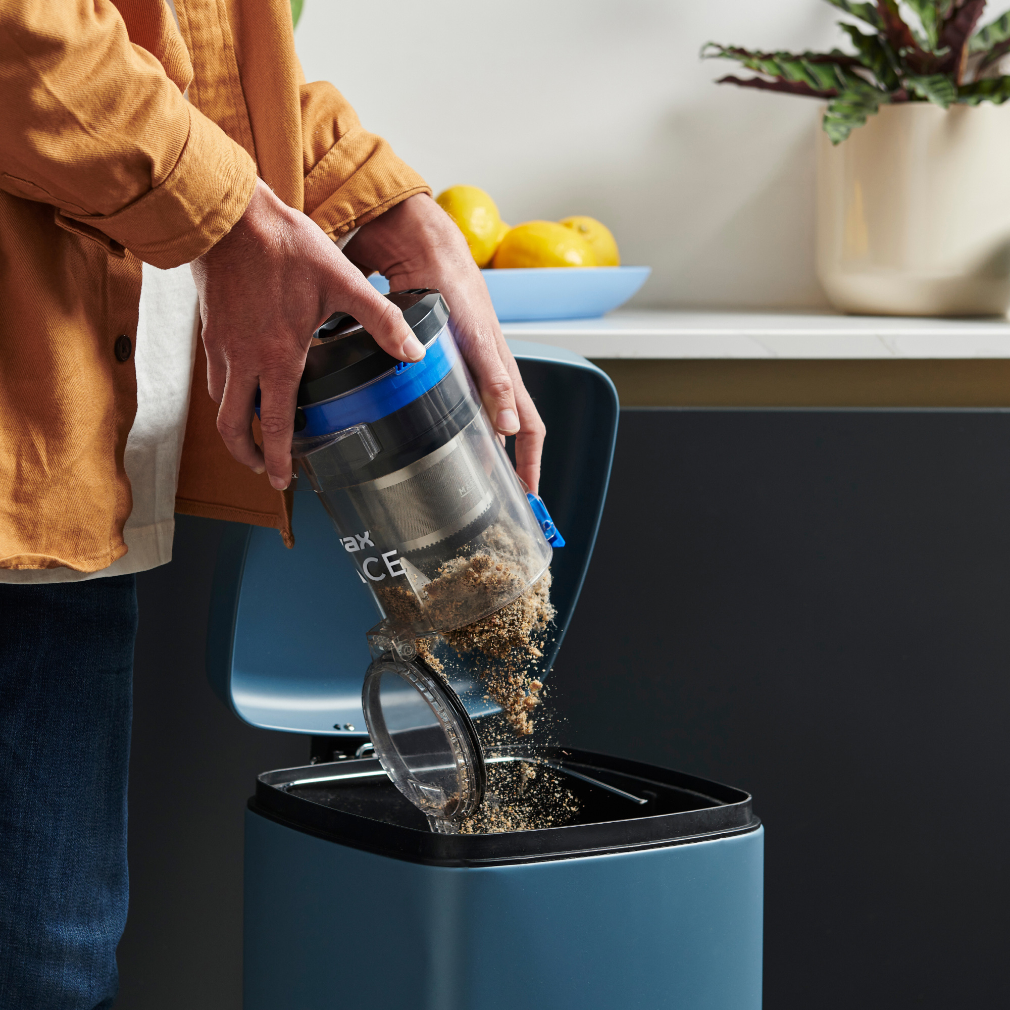 Side view of VAX CLSV-PAKS Cordless Vacuum Cleaner - Graphite & Blue