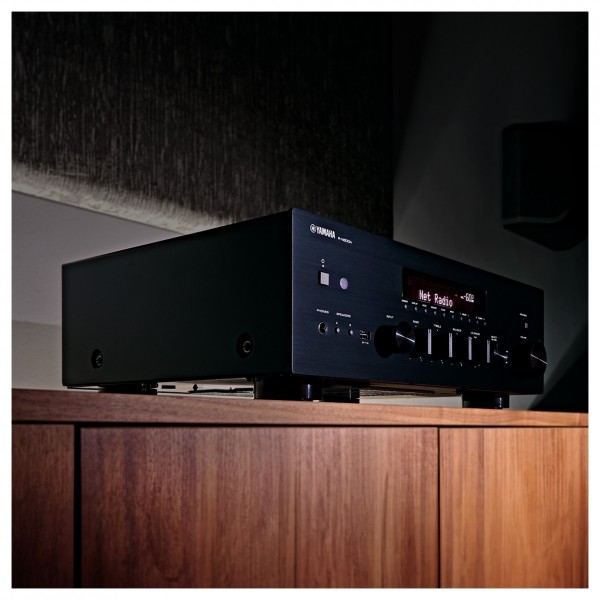 Side view of Yamaha R-N600A Hi-Fi Network Receiver with MusicCast and Wireless Streaming, Hi-Res Audio, SABRE DAC, Pure Audio Fidelity in Black